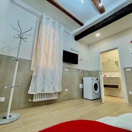 شقة 50 Tourist House Bologna - Pratello - Self Check-In المظهر الخارجي الصورة