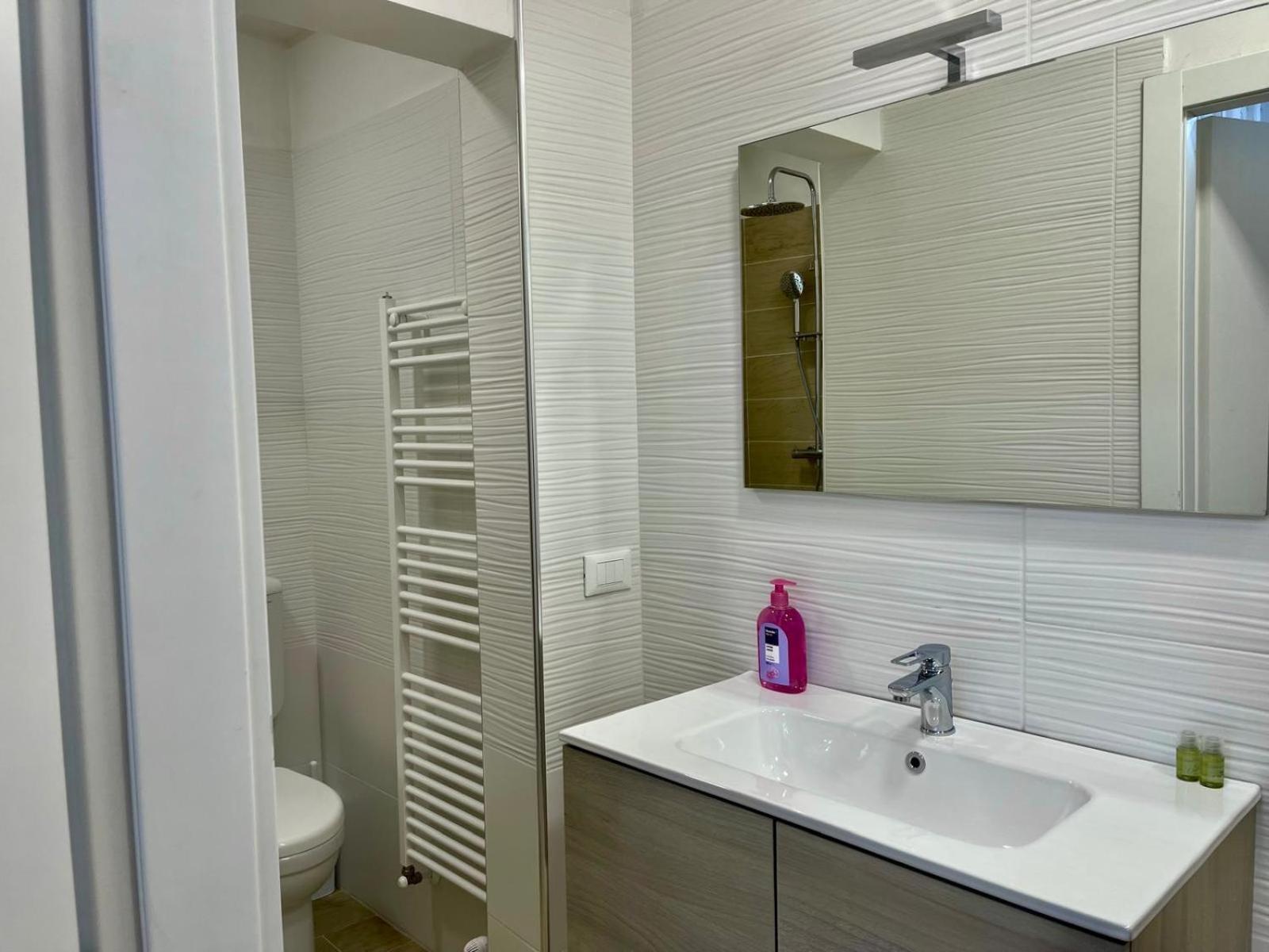 شقة 50 Tourist House Bologna - Pratello - Self Check-In المظهر الخارجي الصورة